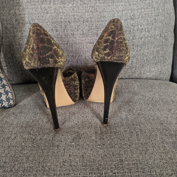 Open toe 5.5-in heels size 8 - Picture 3 of 4